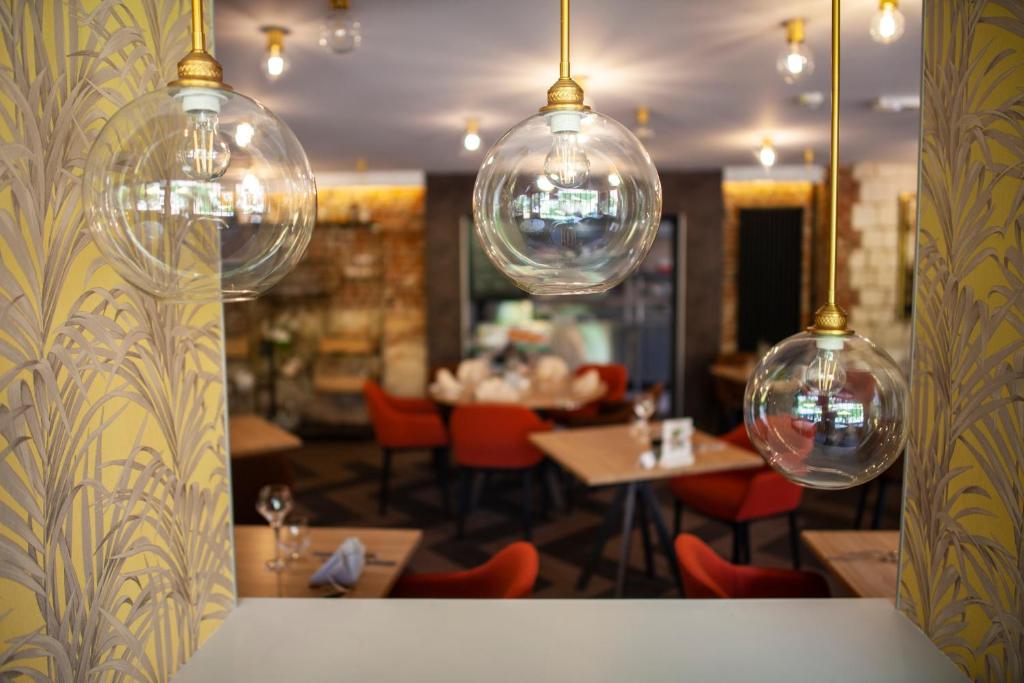 Logis Hôtel & Restaurant - Les Hauts de Montreuil photo 4