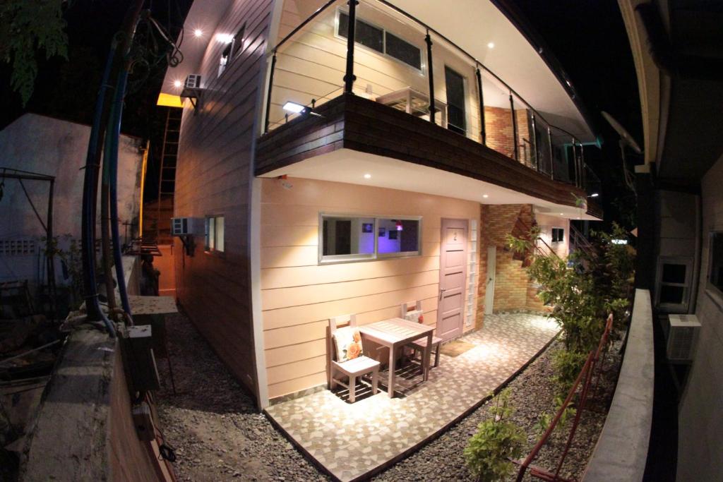 Logan Apartments photo 1