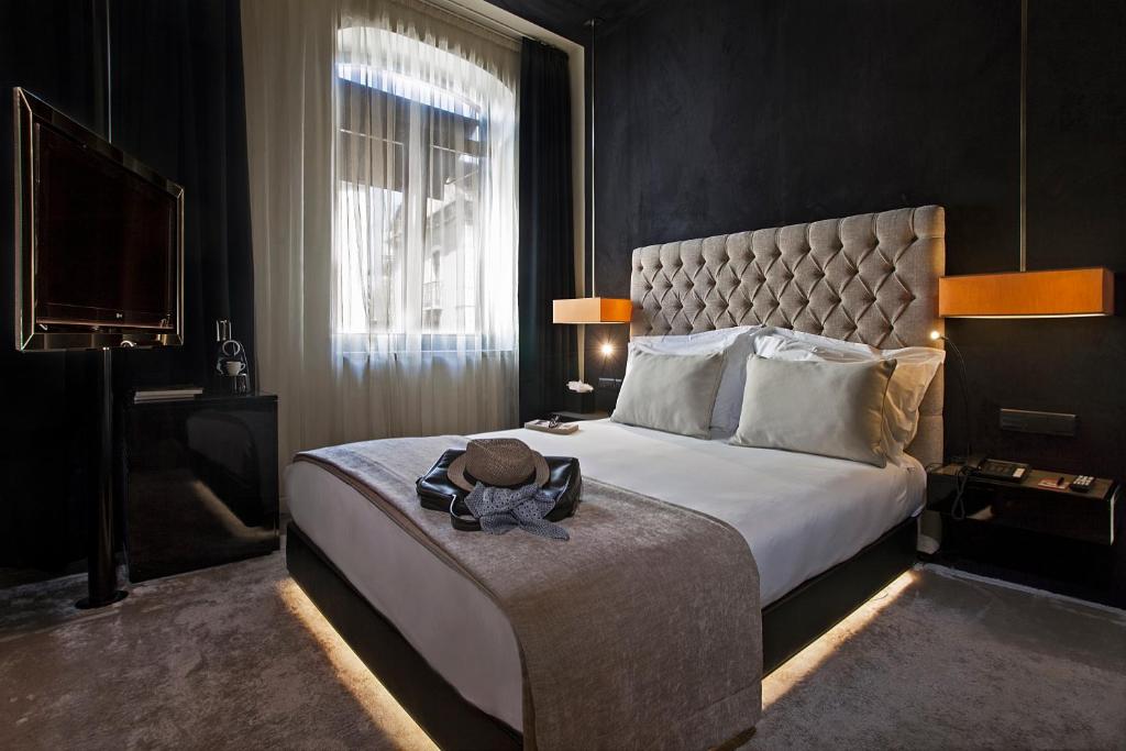 Двухместный (Улучшенный двухместный номер с 1 кроватью), 9Hotel Mercy