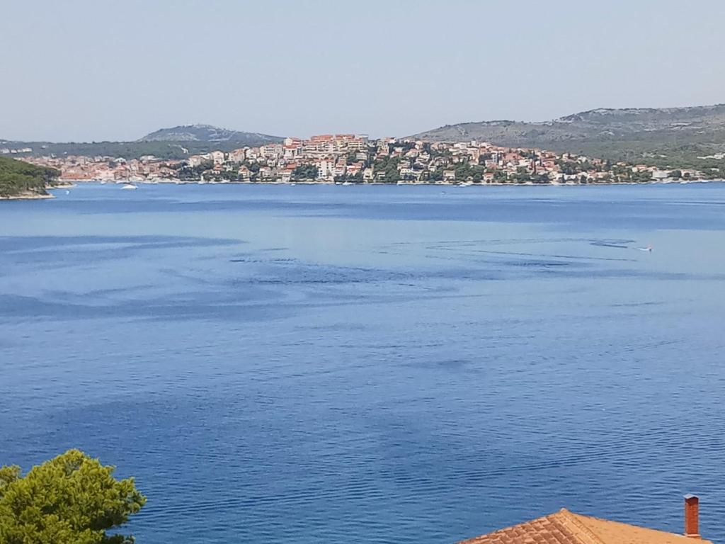Holiday Apartment Lucic - SEA VIEW - Peaceful - Family Friendly - Near Beach photo 4