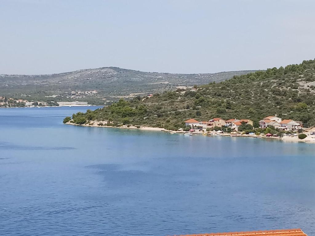 Holiday Apartment Lucic - SEA VIEW - Peaceful - Family Friendly - Near Beach photo 3