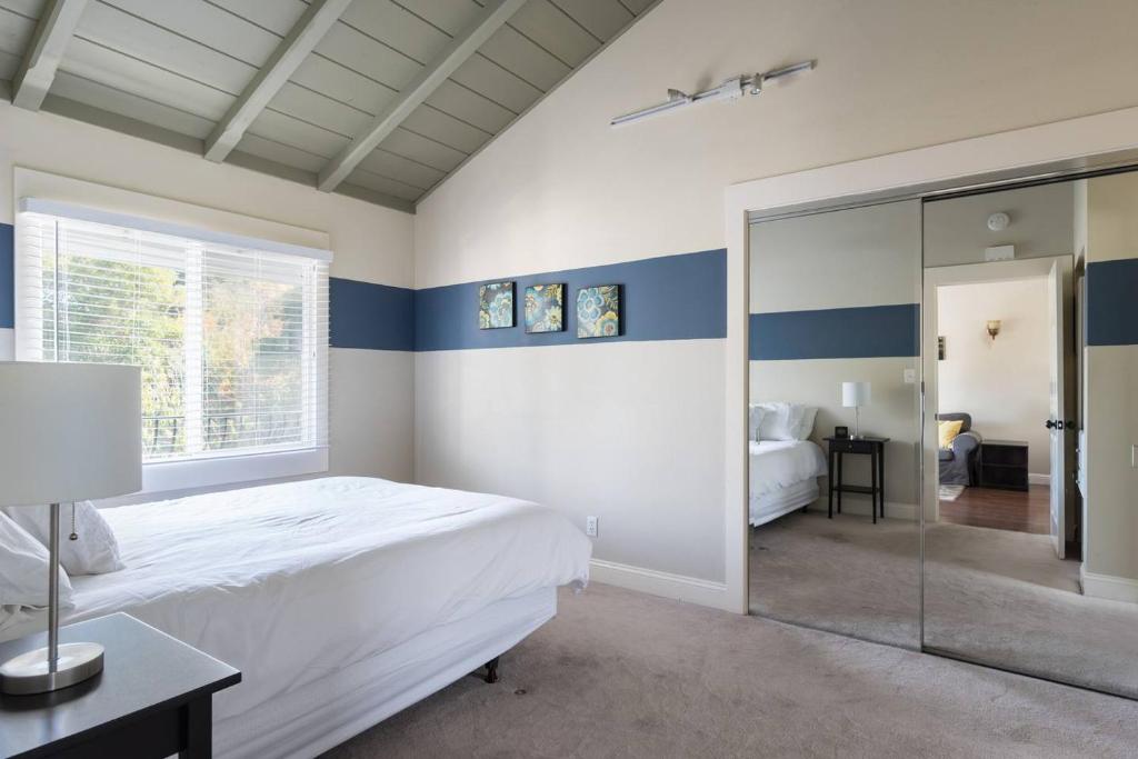 Spacious, Soaring Ceilings, Near Downtown MV, GOOG photo 1