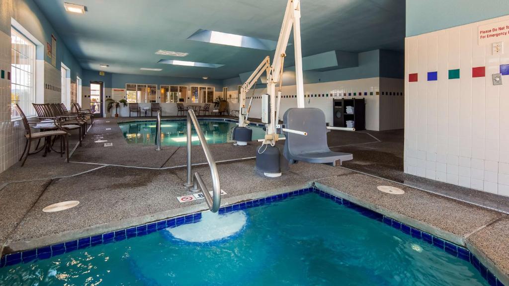 Best Western Plus Liberty Lake Inn - Tap to explore photos