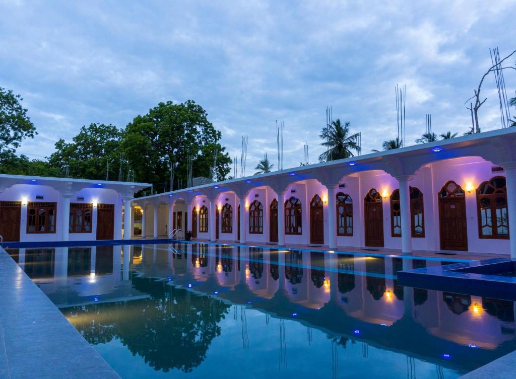 MRD Beach Hotel photo 2