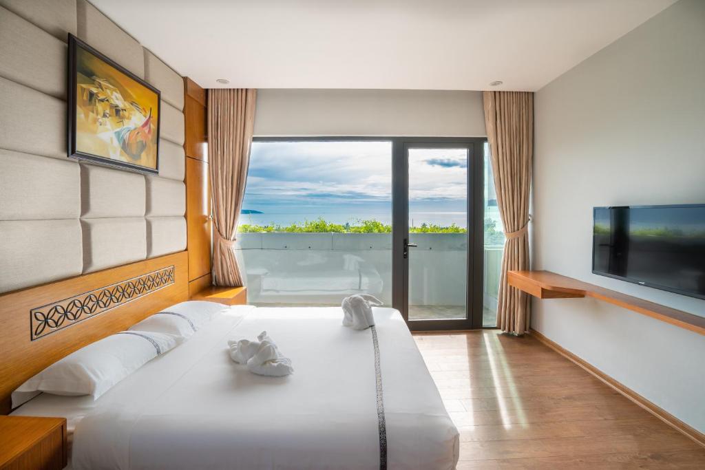 Сьюит (Полулюкс с балконом), Fansipan Da Nang Hotel