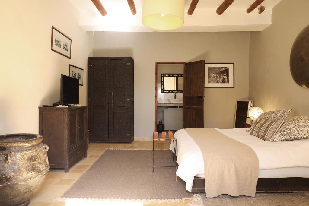 Двухместный (Улучшенный двухместный номер с 1 кроватью), Le Petit Hôtel du Flouka