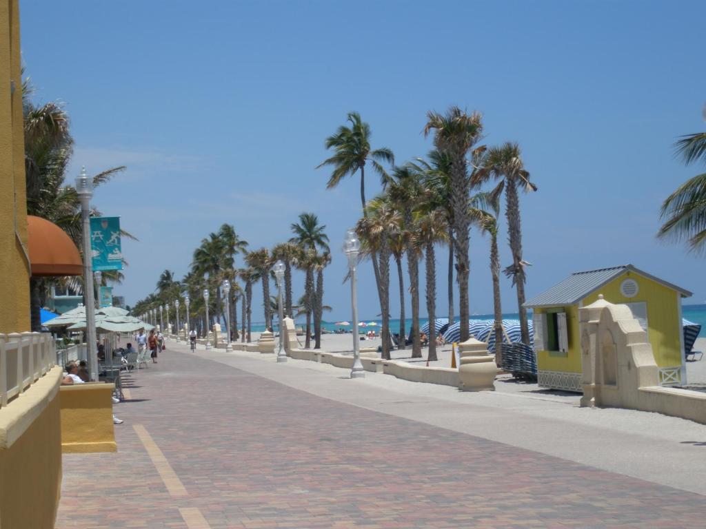 Hollywood Sands Resort, a VRI resort photo 4