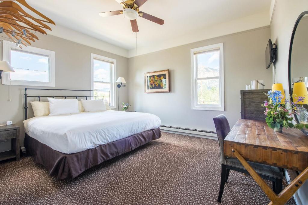Elk Mountain Lodge image