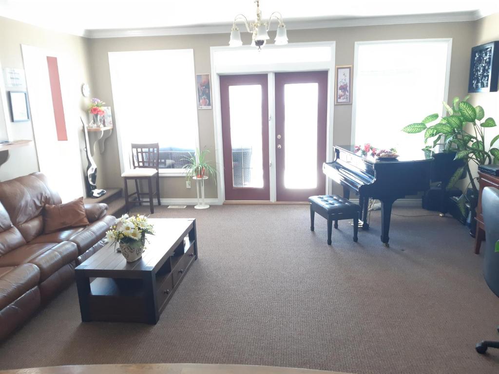Vacation Lake View House kelowna BNB photo 1