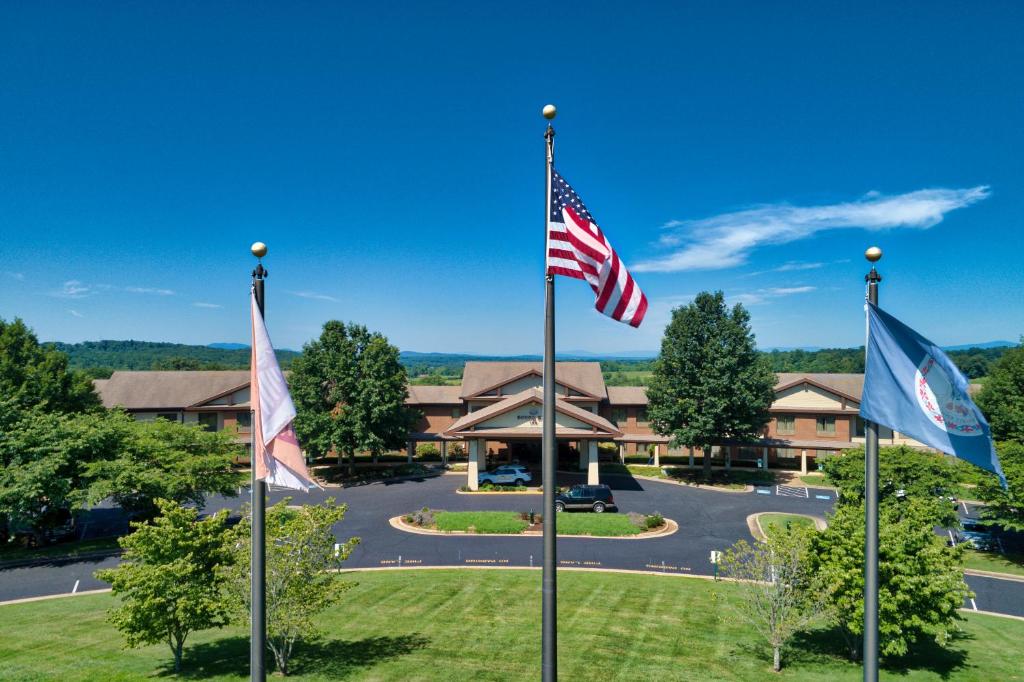 Round Hill Inn photo 3