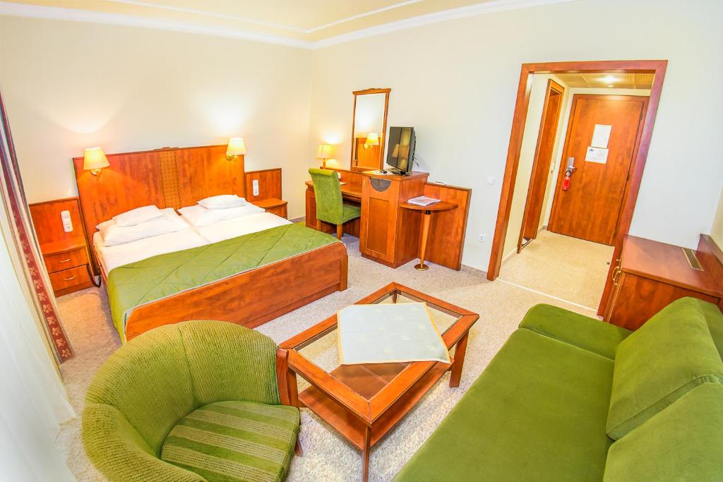 Двухместный (Улучшенный номер с кроватью размера «queen-size»), Hotel Silver