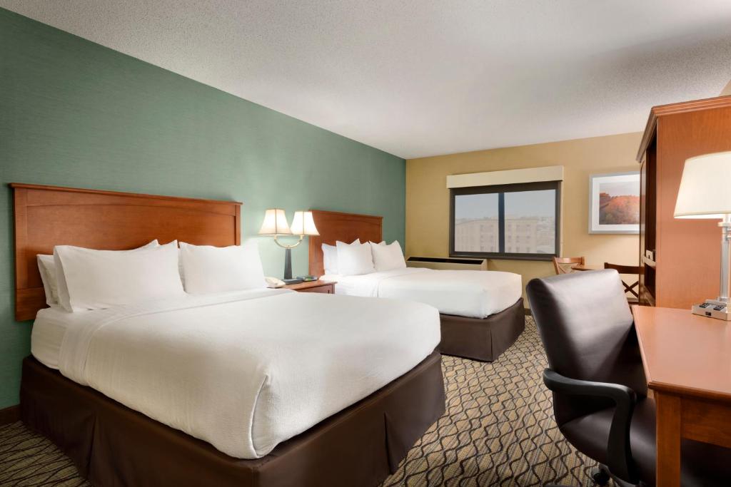 Holiday Inn & Suites Duluth-Downtown, an IHG Hotel photo 2