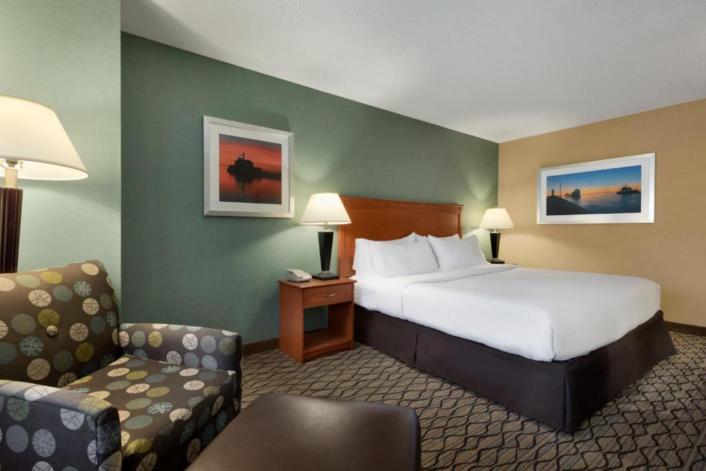 Holiday Inn & Suites Duluth-Downtown, an IHG Hotel photo 3
