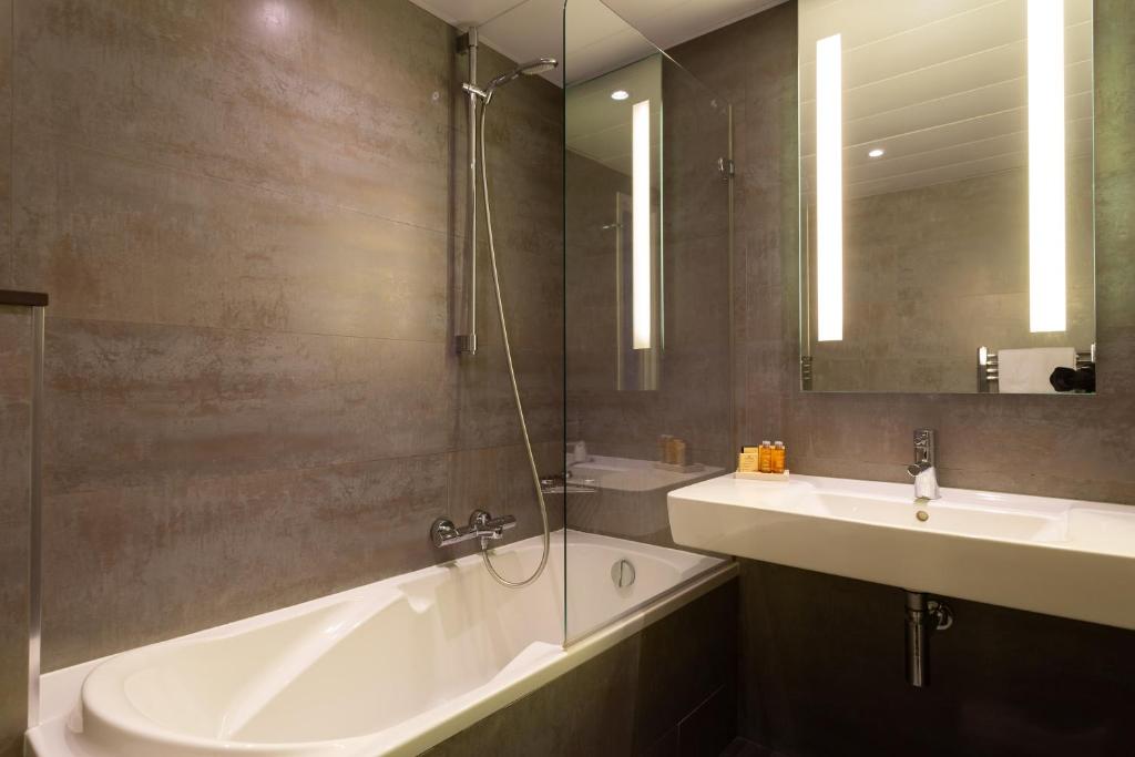 Трехместный (Трехместный номер с ванной), Best Western Sèvres Montparnasse