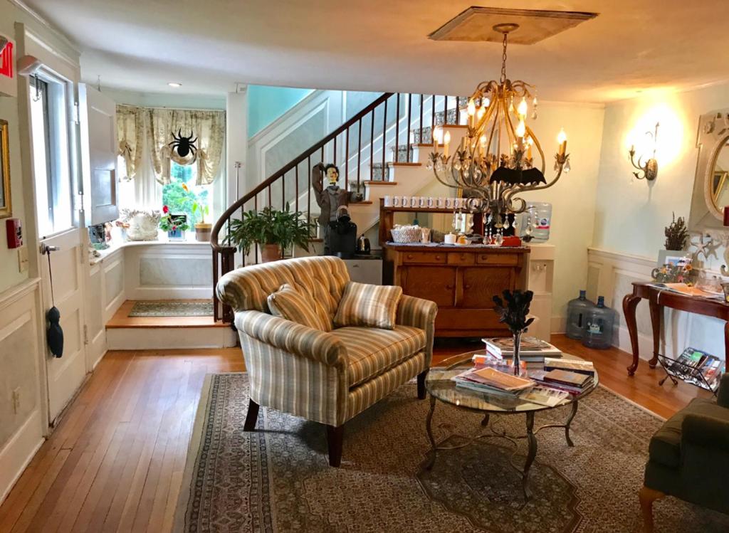 The Scranton Seahorse Inn - Tap to explore photos