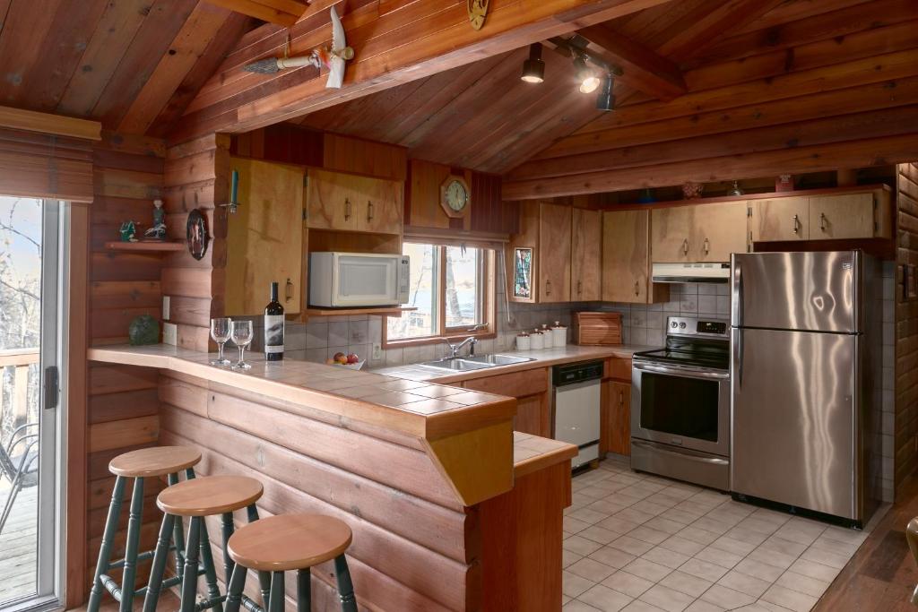 Creekside Cabin photo 3