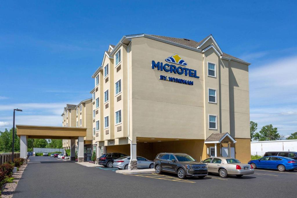 Microtel Inn & Suites by Wyndham Niagara Falls image