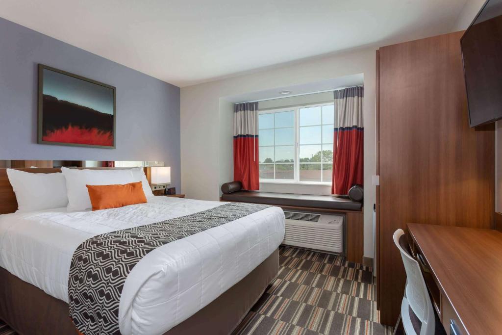 Microtel Inn & Suites by Wyndham Niagara Falls photo 4