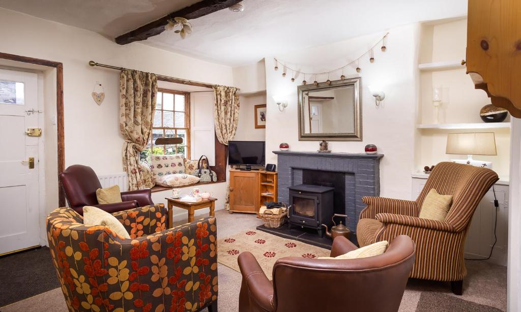 Treacle Cottage - Central Ambleside - Tap to explore photos