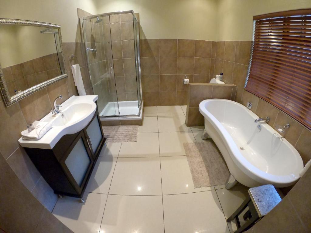 Tuskers Bush Lodge B&B photo 4