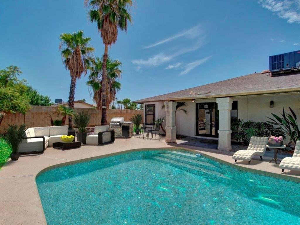 Kierland Villa · North Scottsdale Home w/Pool~Walk to Kierland Area image