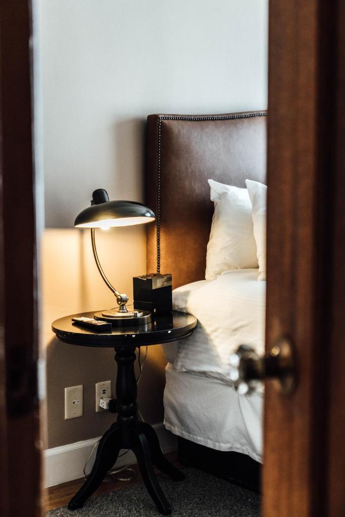 Сьюит (Люкс с кроватью размера «king-size»), Hotel Normandie - Los Angeles