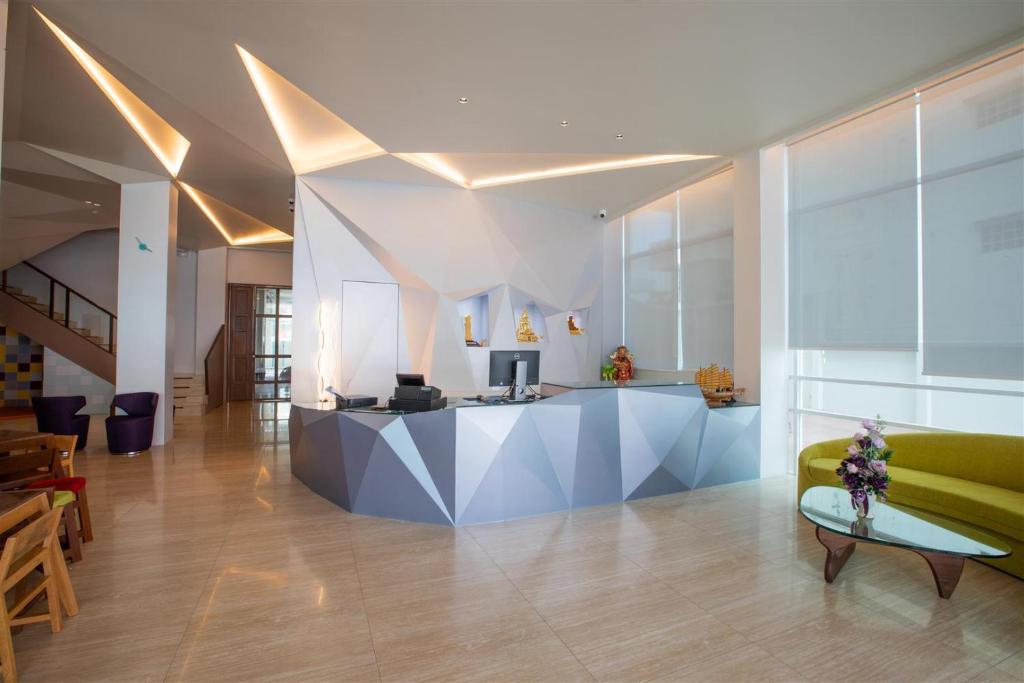 โรงแรมโกลว์ รัตนา เพลส photo 4