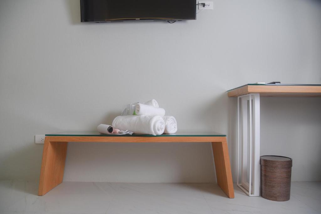 โรงแรมโกลว์ รัตนา เพลส Room Type - Deluxe Room