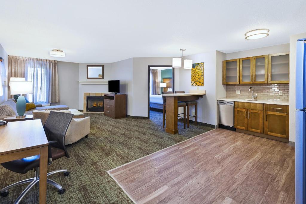 Staybridge Suites Columbia-Highway 63 & I-70, an IHG Hotel photo 2