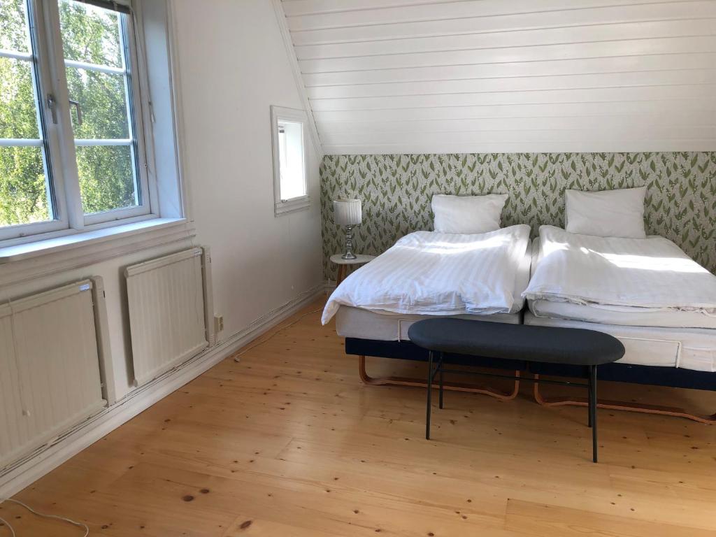 Cosy river house photo 3