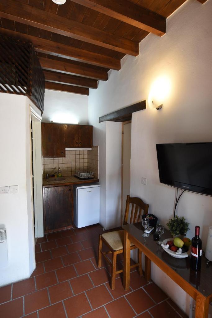 Enipnion Apartments photo 2
