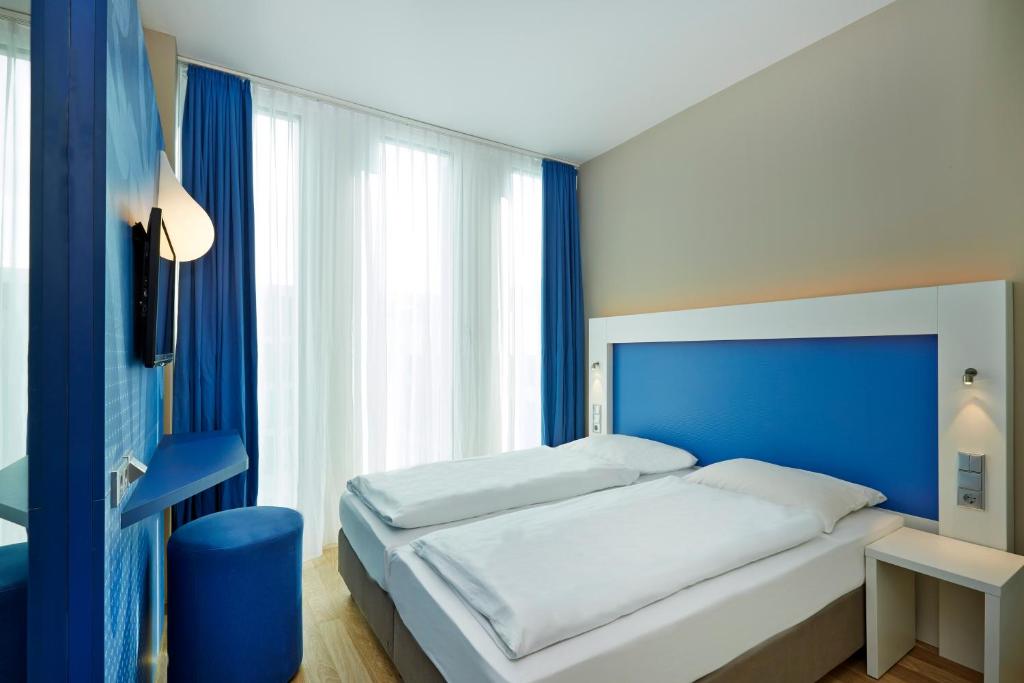 H2 Hotel München Messe - Tap to explore photos