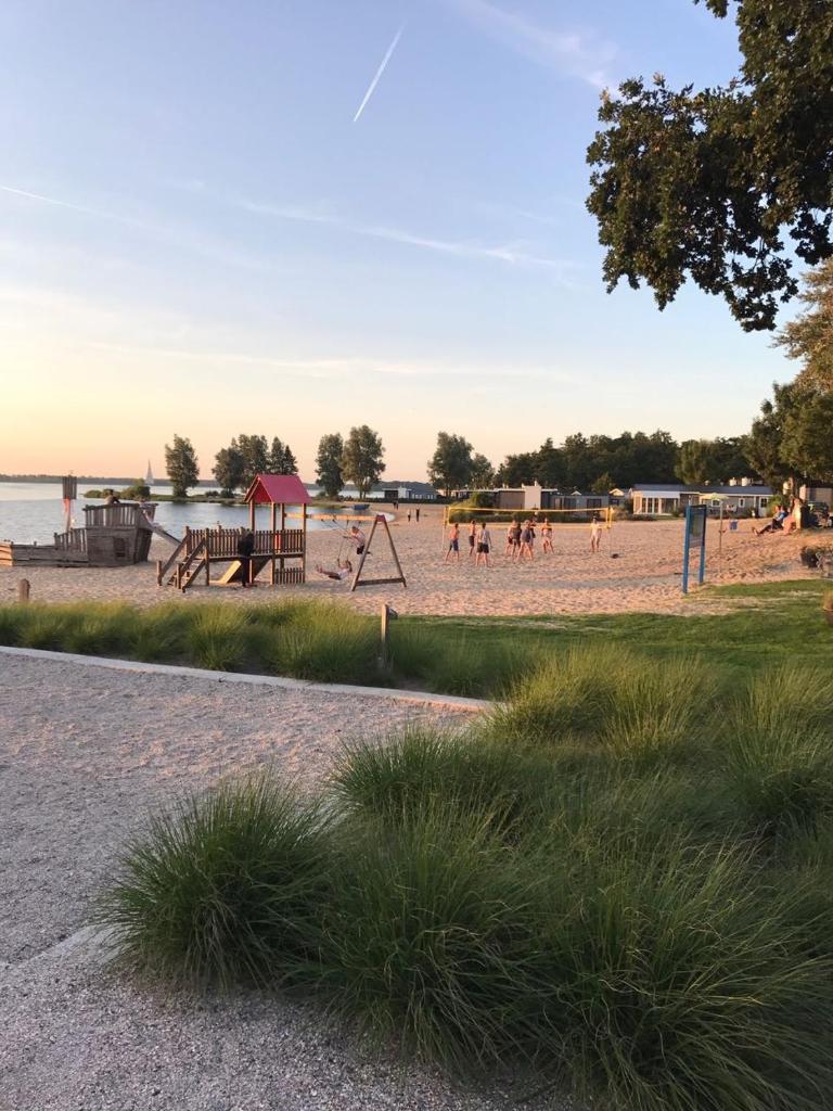 Strandhaus La Mer am Veluwemeer im EuroParcs Bad Hoophuizen photo 3