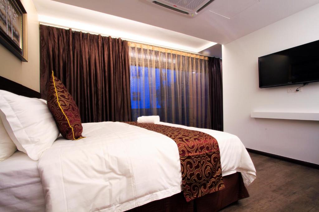 J Suites Hotel photo 2