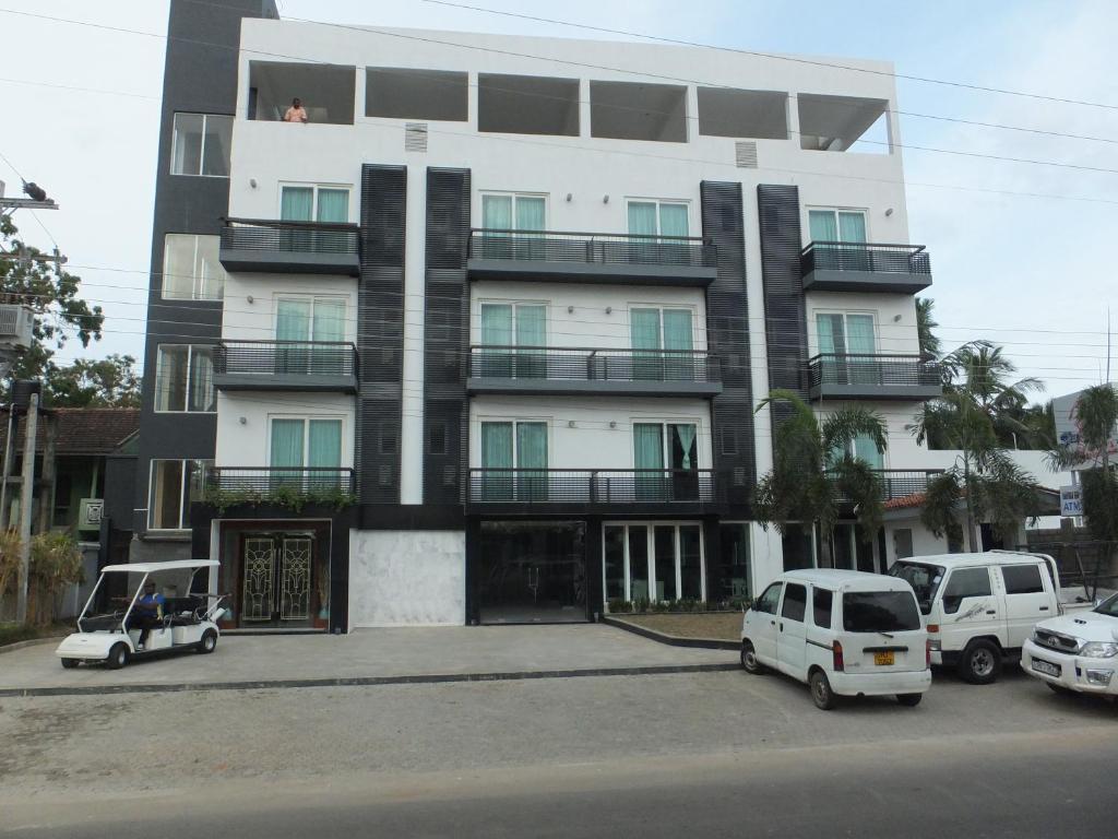 Earl's Red Passikudah photo 1