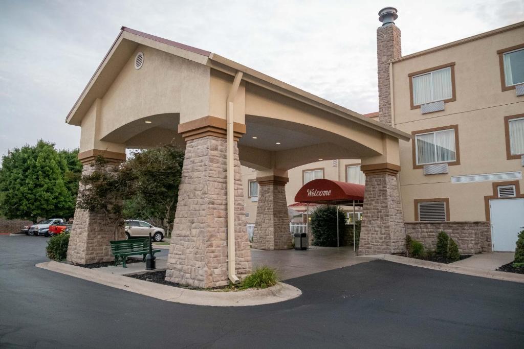 Baymont by Wyndham Springfield I-44 photo 4