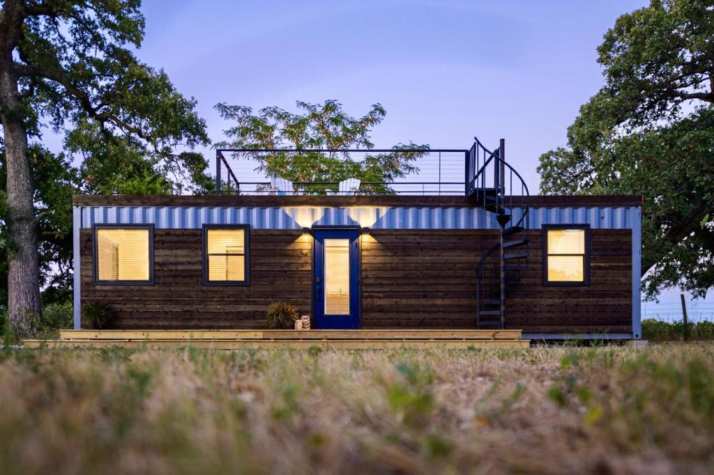 The Strazza House Tiny Container Home 12 min to Magnolia Silos Baylor Downtown image