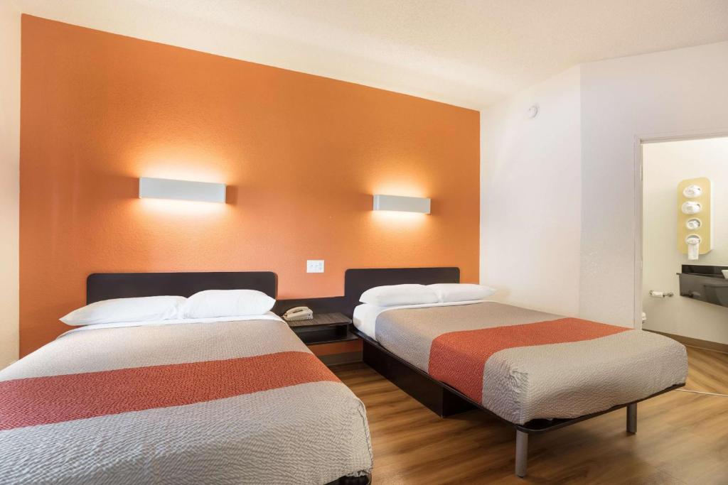 Четырехместный (Четырехместный номер), Motel 6-Orlando, FL - International Dr
