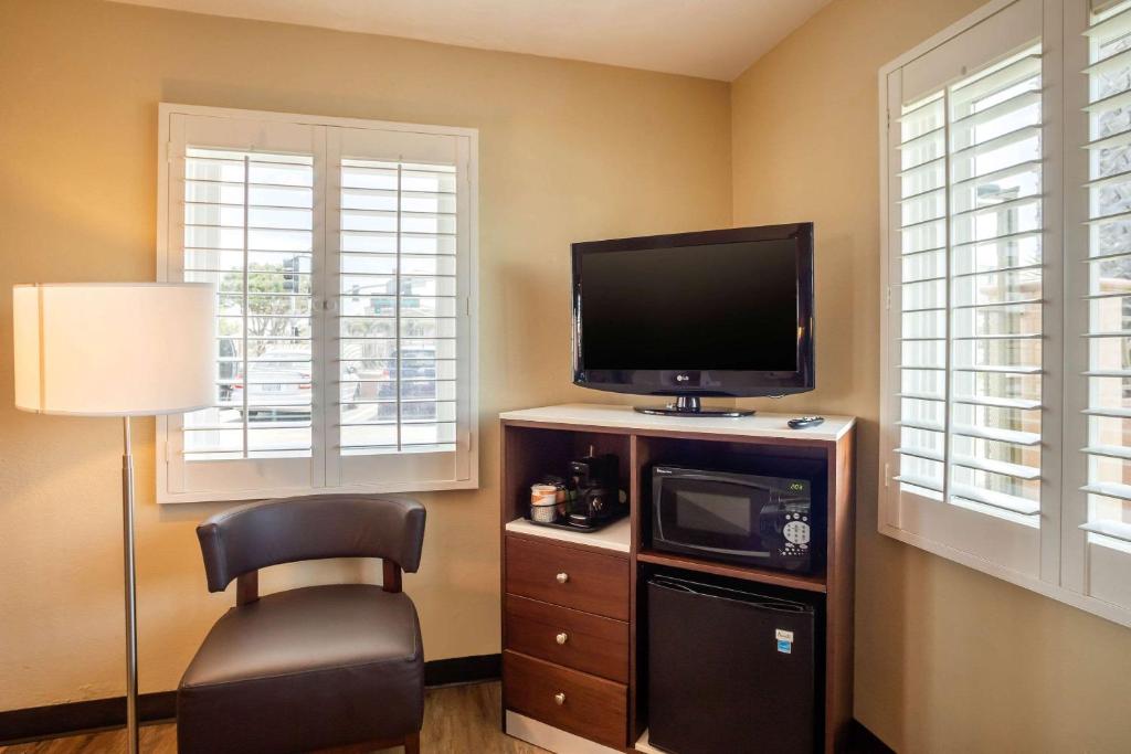 Семейный (Deluxe Room, 1 King Bed and Bunk Bed, Non Smoking), Comfort Inn San Diego Airport At The Harbor