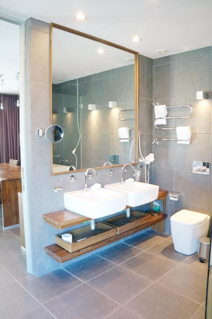 Сьюит (Улучшенный люкс в пентхаусе с 2 спальнями), Avala Resort & Villas