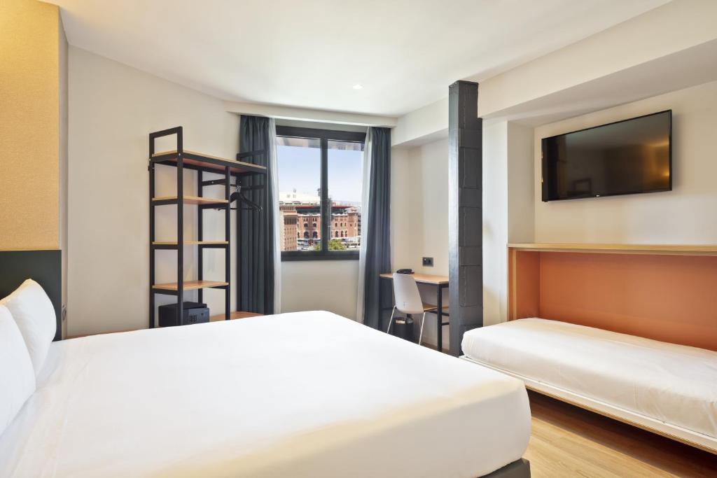 Трехместный (Трехместный номер (для 2 взрослых и 1 ребенка)), Hotel Brick Barcelona