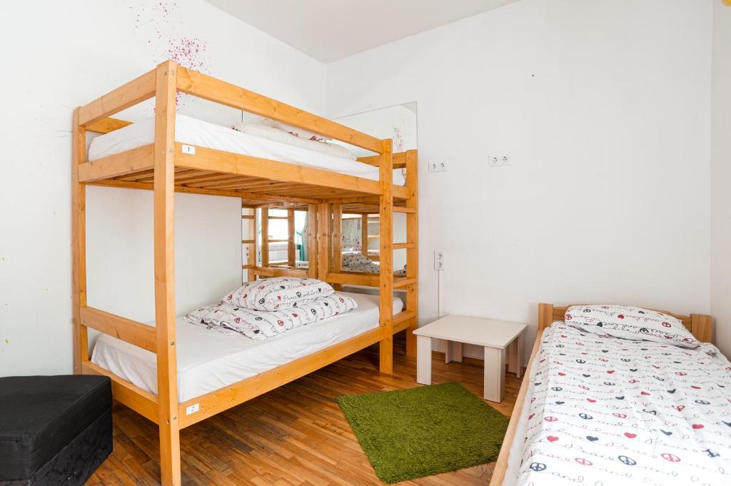 Номер (Кровать в общем 6-местном номере для мужчин и женщин), Pogo Hostel