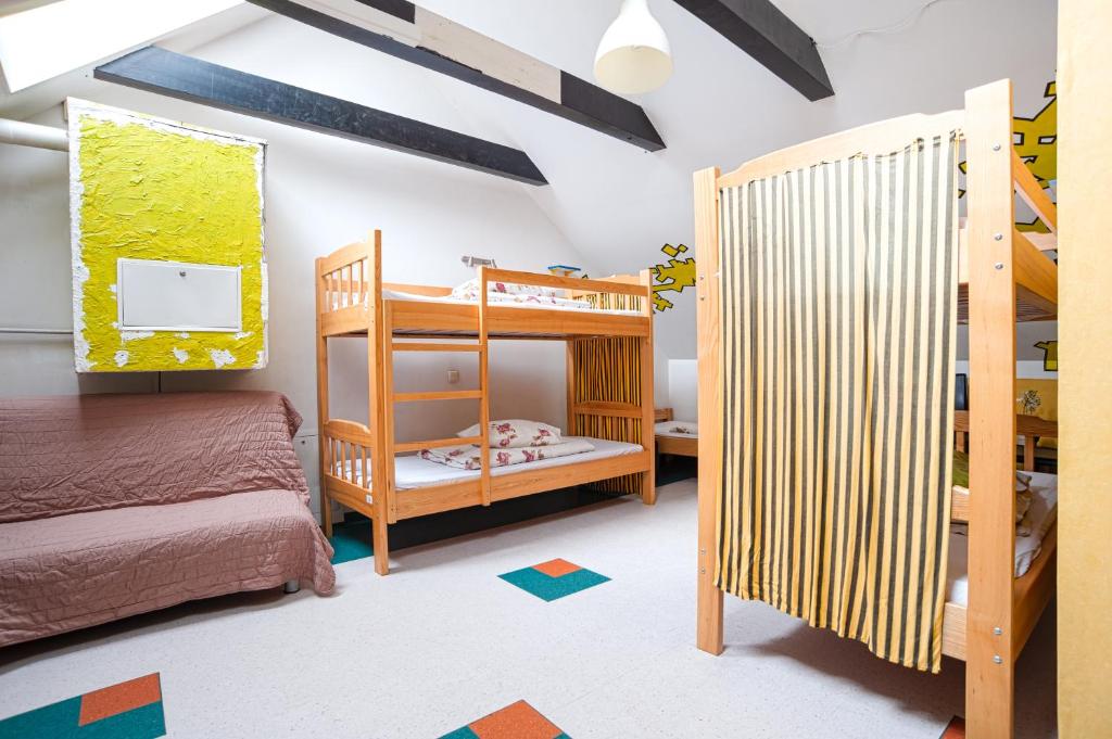 Номер (Кровать в общем 6-местном номере для мужчин и женщин), Pogo Hostel