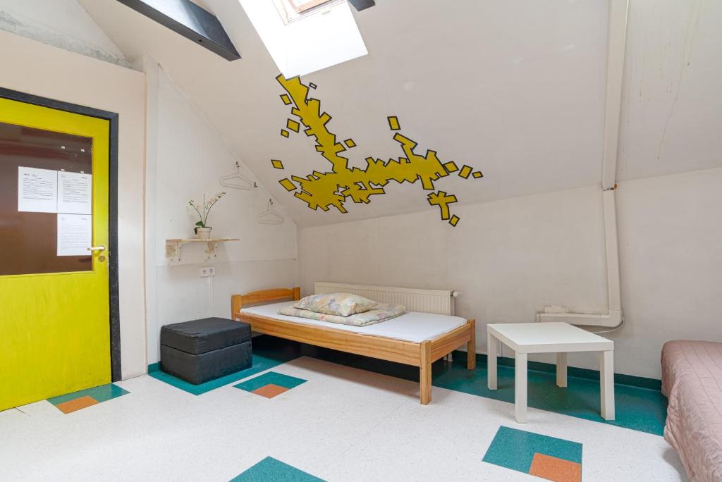 Номер (Кровать в общем 6-местном номере для мужчин и женщин), Pogo Hostel