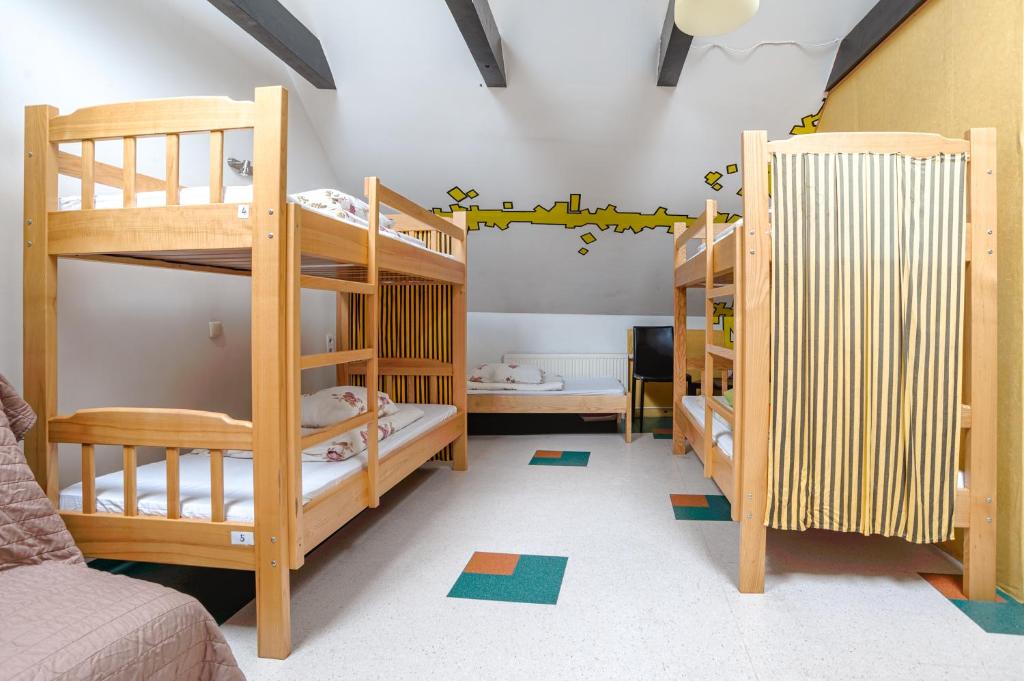 Номер (Кровать в общем 6-местном номере для мужчин и женщин), Pogo Hostel