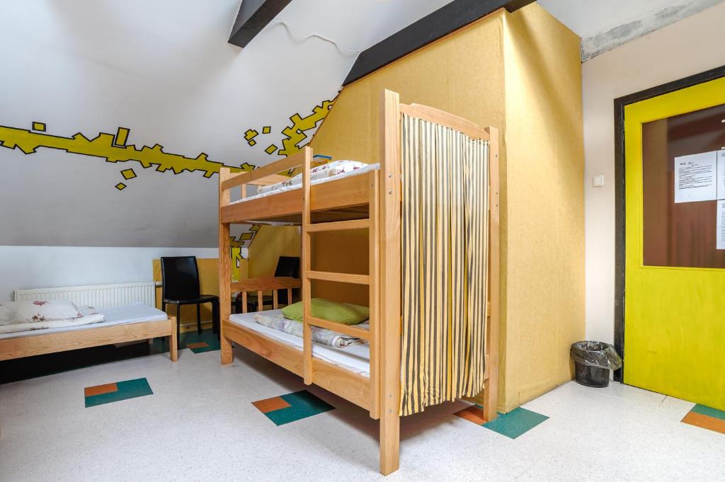 Номер (Кровать в общем 6-местном номере для мужчин и женщин), Pogo Hostel