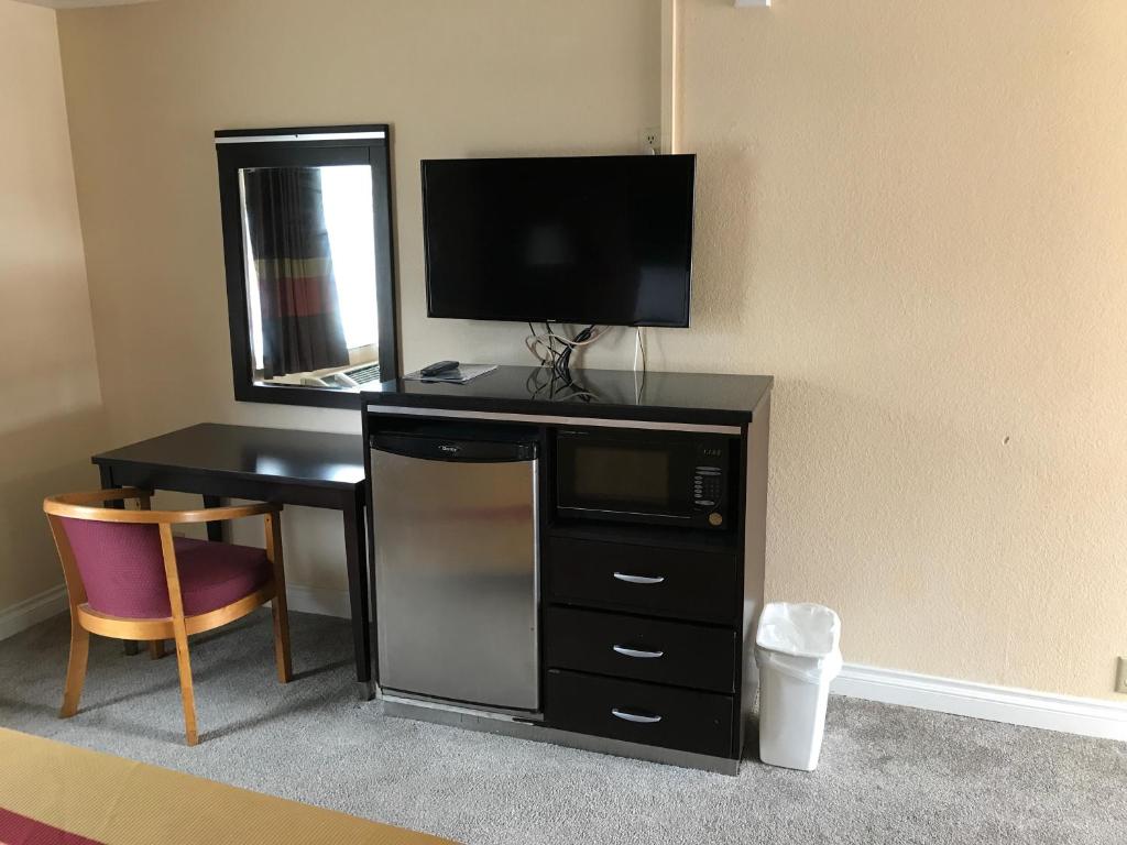 Manhattan Inn & Suites photo 1
