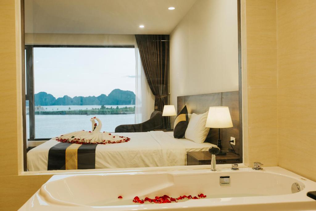 Sun Bay Tuan Chau Hotel