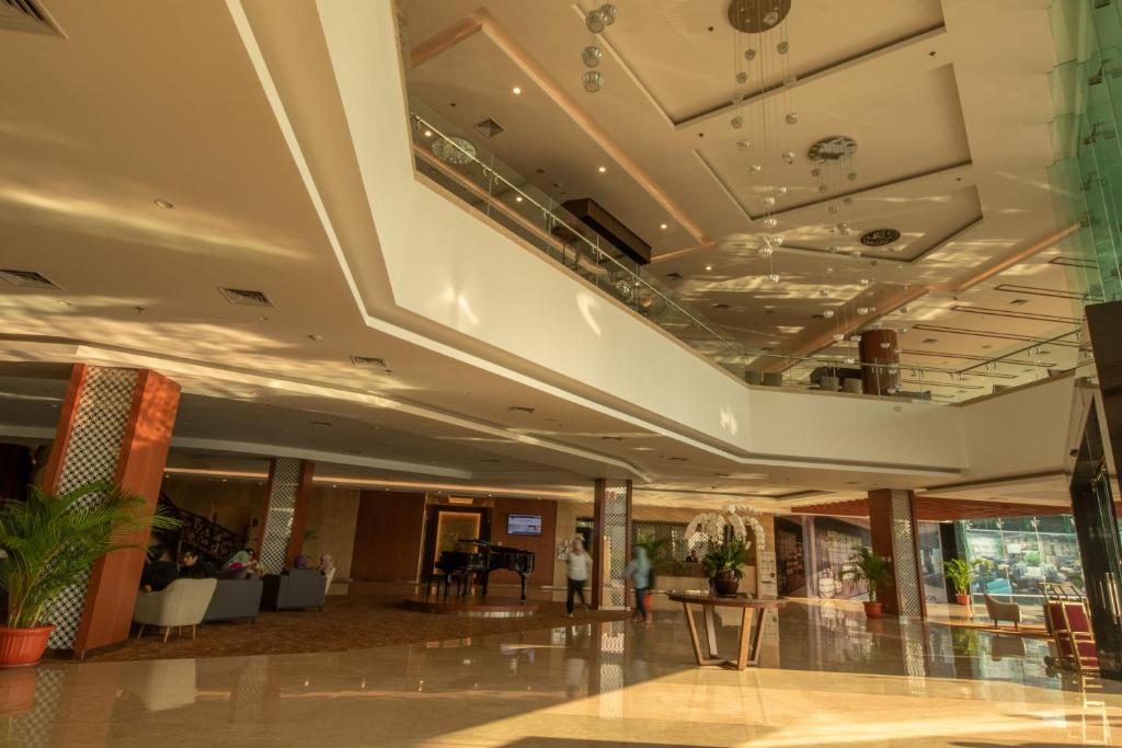 Avenzel Hotel & Convention Cibubur photo 4