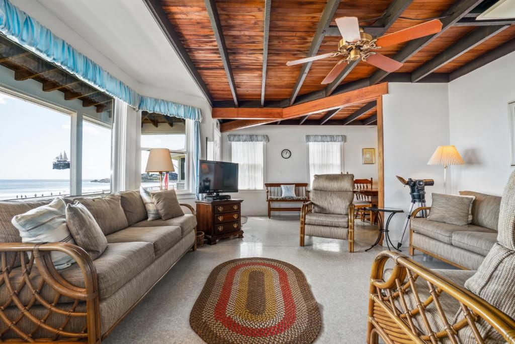 Ocean Front Cottage - Long Beach photo 3